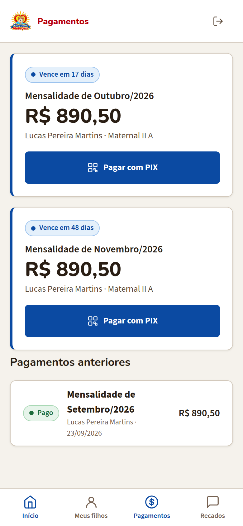 Aplicativo da família no celular mostrando a mensalidade e o botão de pagar com PIX